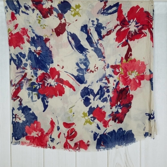 Beautiful red poppy scarf - Picture 2 of 2